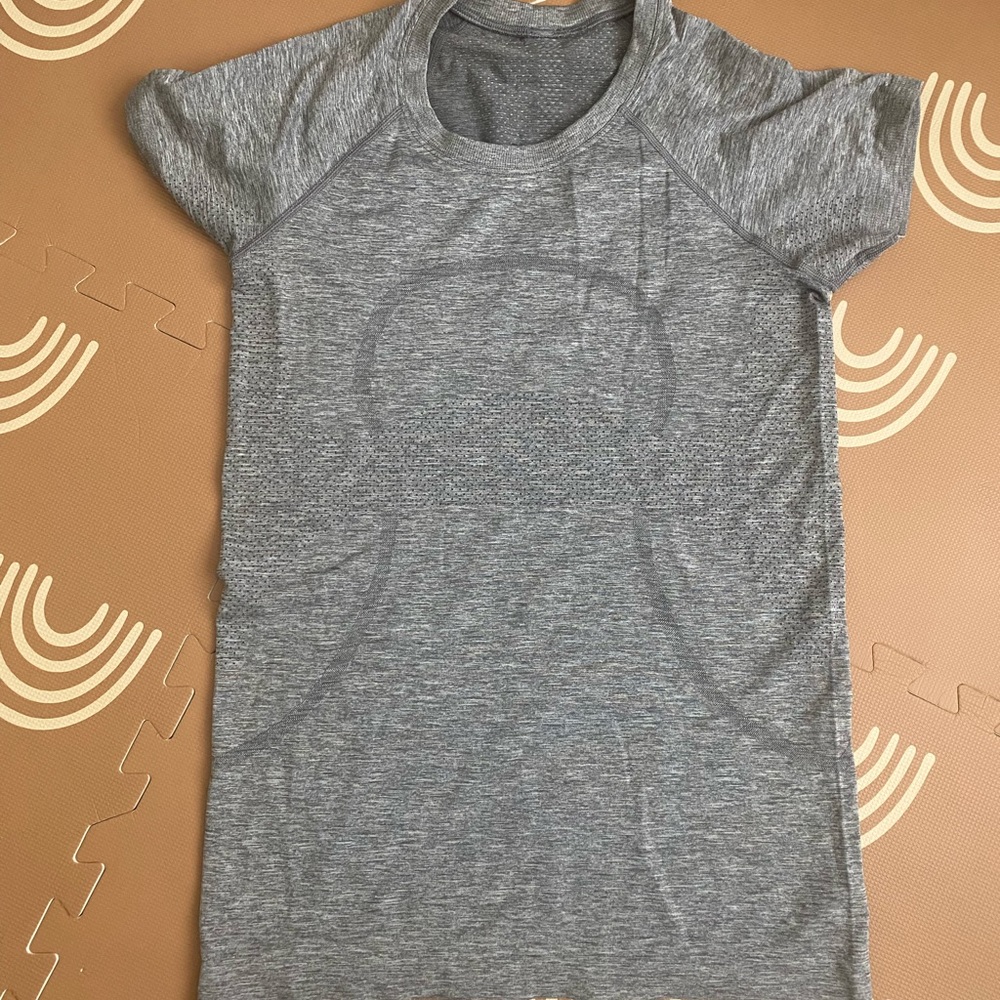 Lululemon swiftly T-shirt size 6